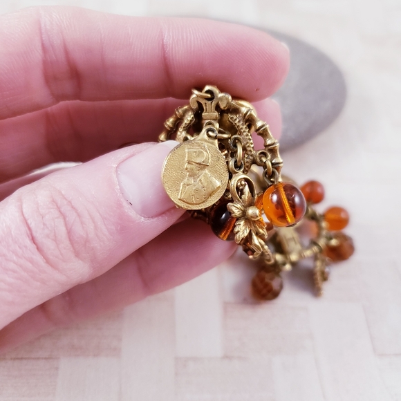 RARE VINTAGE NAPOLEON, GENERAL BONAPARTE CLIP EARRINGS - Picture 5 of 7